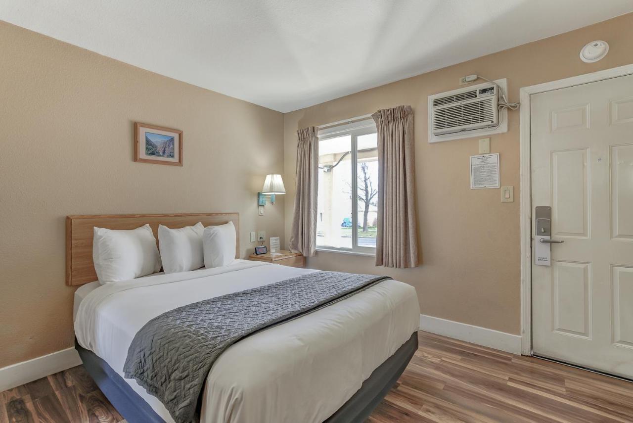 Shasta Pines Motel & Suites Burney Zewnętrze zdjęcie