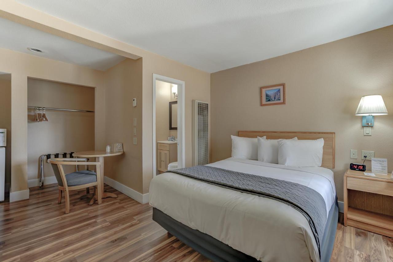 Shasta Pines Motel & Suites Burney Zewnętrze zdjęcie