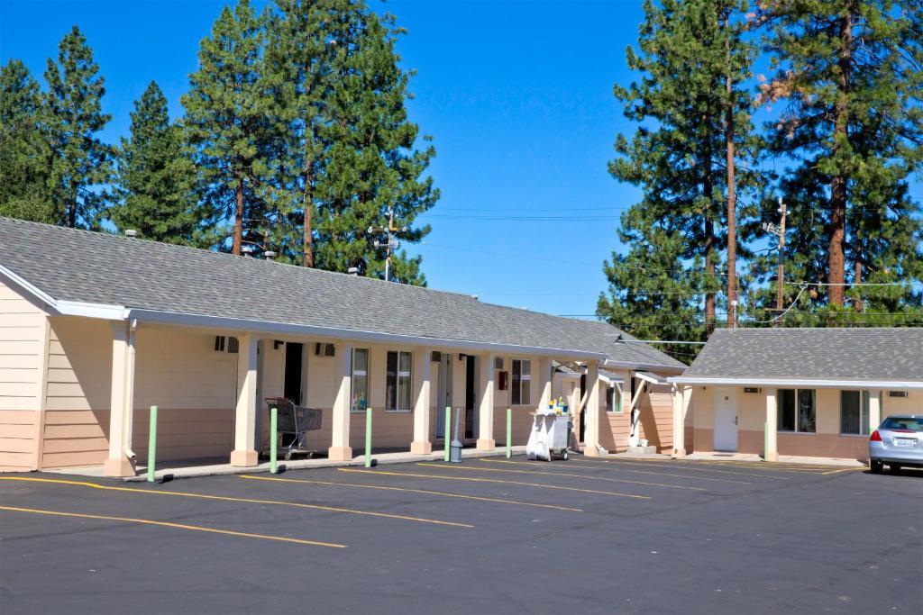 Shasta Pines Motel & Suites Burney Zewnętrze zdjęcie