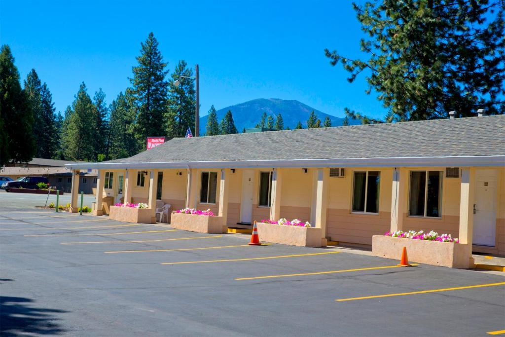 Shasta Pines Motel & Suites Burney Zewnętrze zdjęcie