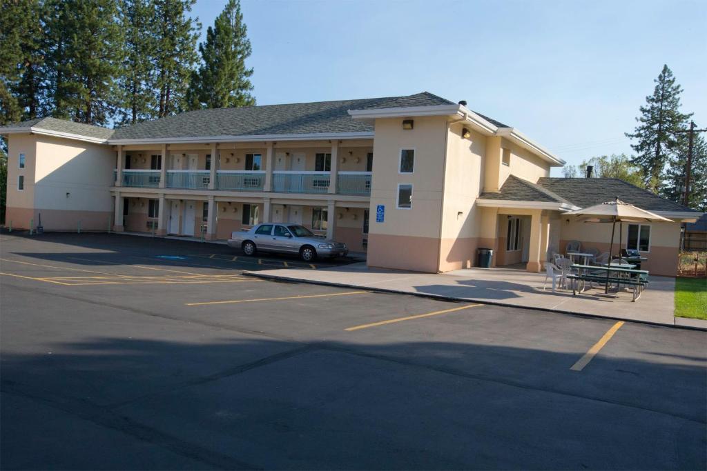 Shasta Pines Motel & Suites Burney Zewnętrze zdjęcie
