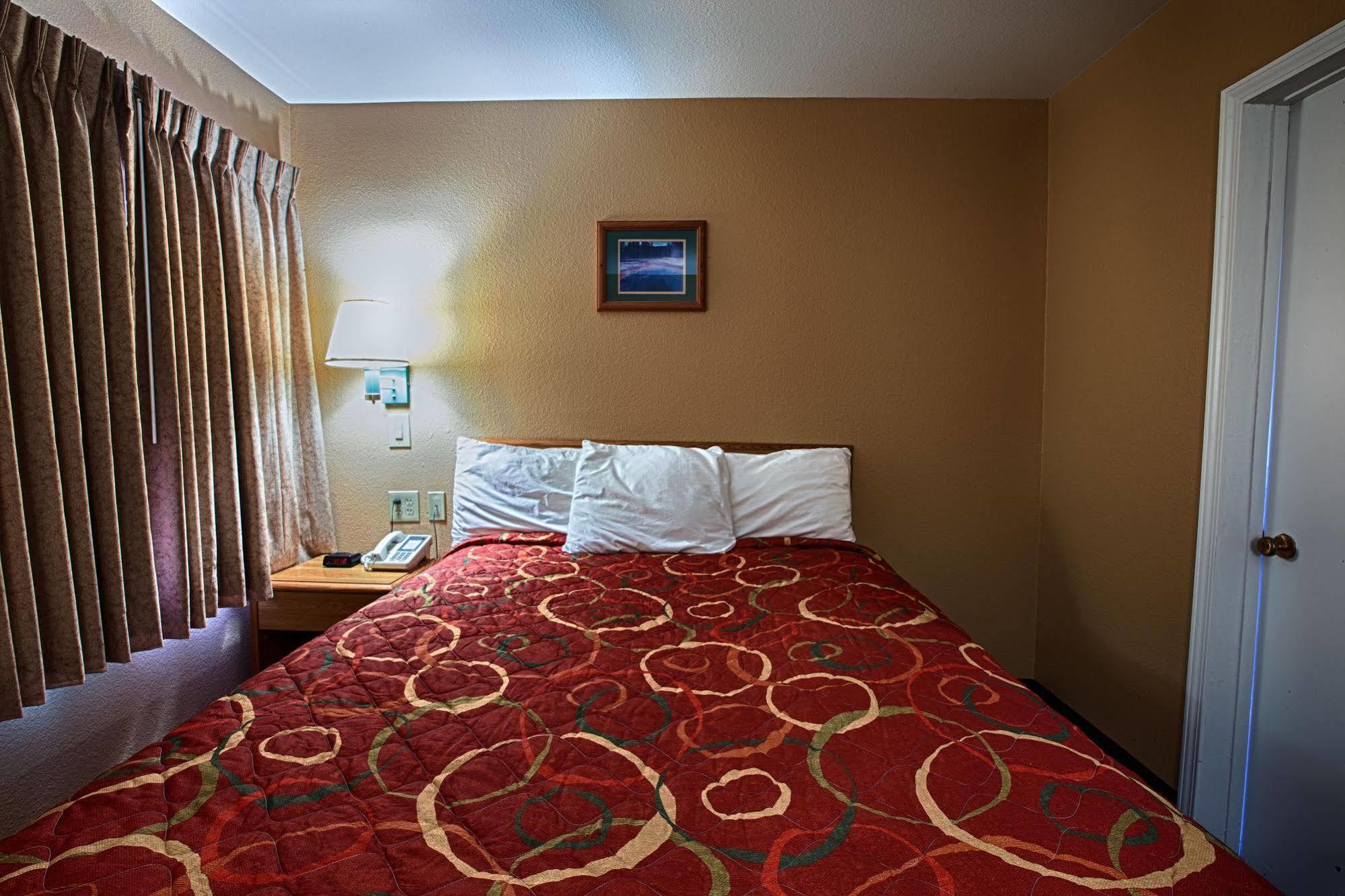 Shasta Pines Motel & Suites Burney Zewnętrze zdjęcie